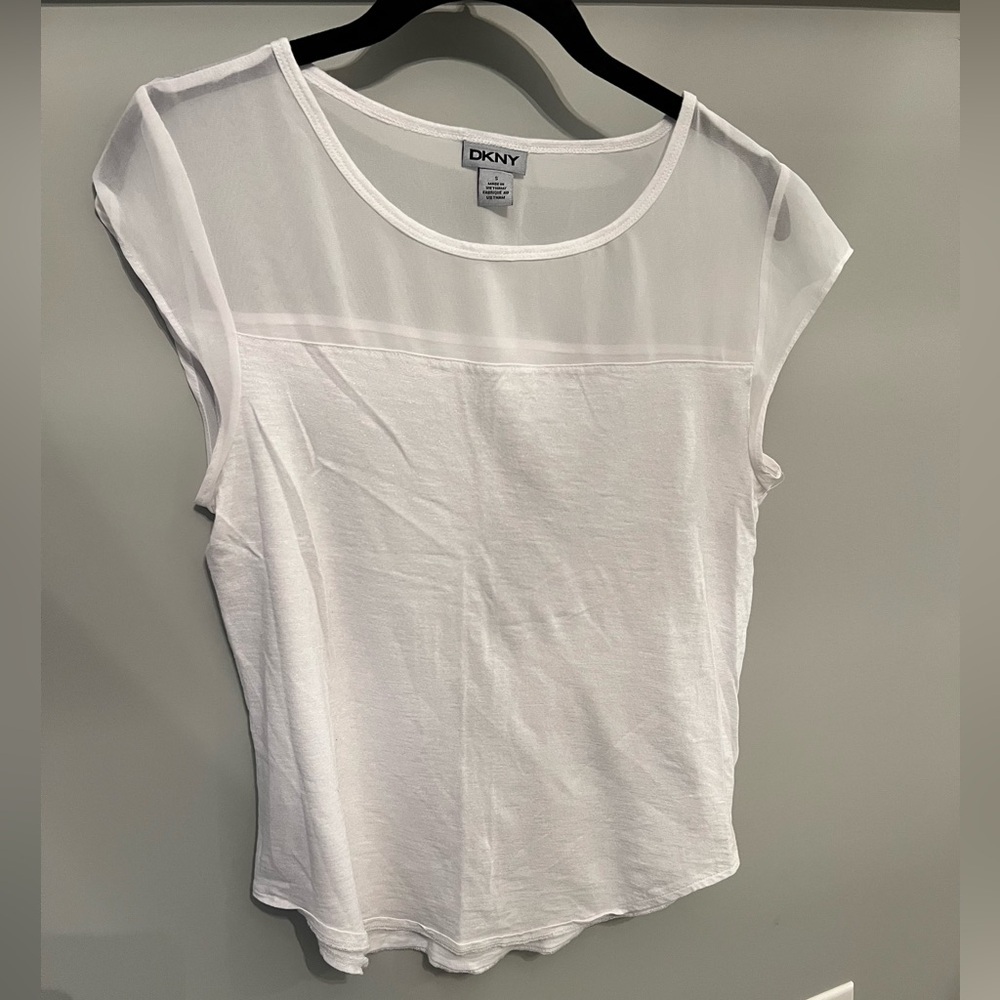 🏷️ DKNY White Women's Cap Sleeve Partial Sheer Top Size Small
